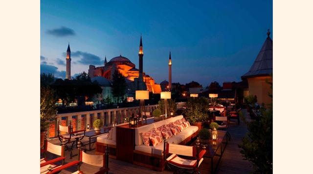 Hotel Four Seasons Sultanahmet, Estambúl (Turquía). Antes de que sea convertido en un hotel de cinco estrellas, su edificio neoclásico fue una prisión, cuyas celdas han dado lugar a 65 habitación que mantienen los detalles arquitectónicos originales. Adem