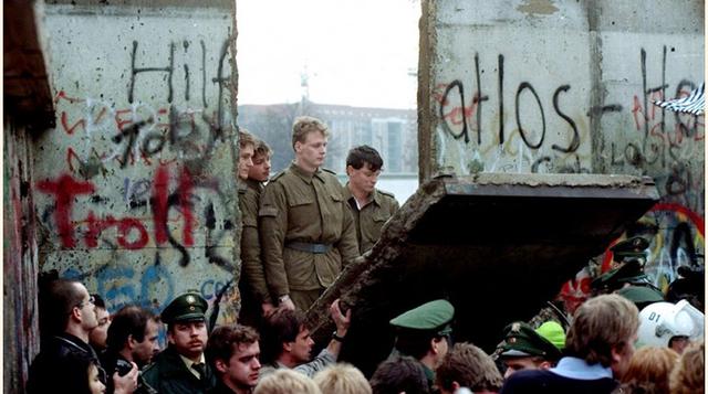 1989: La caída del Muro de Berlín (Foto: Reuters)