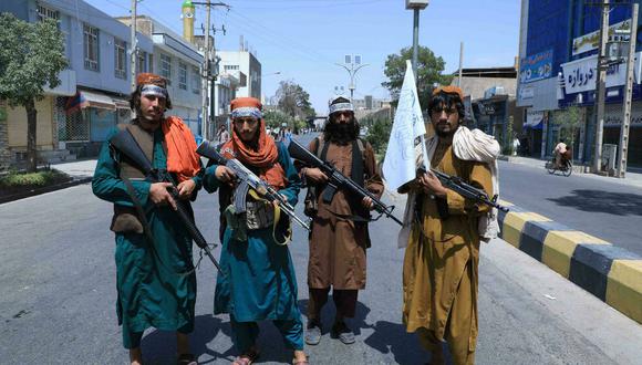 Combatientes talibanes en una calle de Herat, en Afganistán, el 19 de agosto de 2021. (Foto: Aref Karimi AFP)