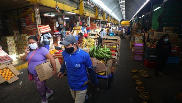 La reducción de precios de los Alimentos y Bebidas en junio se sustenta en la disminución de los precios de las hortalizas y legumbres frescas (-6%), tubérculos y raíces (-3.4%) y frutas (-2.3%).  (Foto: Gonzalo Córdova)