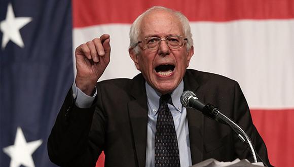 “En 2023, en el país más rico en la historia del mundo, nadie debería verse forzado a trabajar por salarios miserables”, dijo Sanders en una conferencia de prensa. (Foto: Getty Images)