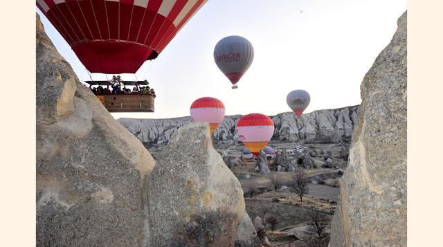 Casi todas las mañanas del año, y especialmente entre abril y noviembre, más de un centenar de globos despegan de la llanura Anatólica para ver salir el sol. (Foto: getty)