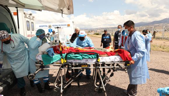 Tres pacientes son trasladados, por el Ministerio de Salud,  a Lima desde Ayacucho con el objetivo de recibir atención especializada. Foto: Minsa.