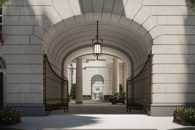 Las entradas para autos privadas tienen también un atractivo más intangible: en una ciudad donde los desarrolladores quieren obtener un valor máximo por cada metro cuadrado, tiene algo de extravagante dejar tanto espacio vacío. Es un mensaje tácito sobre 