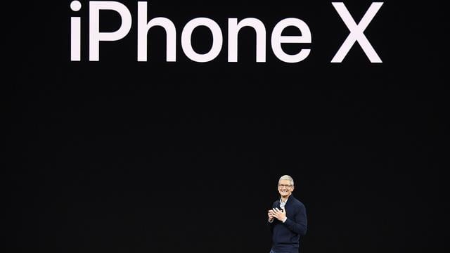 Fotos 1 | El director general Tim Cook dijo que el iPhone X era “el salto más grande” desde el primer iPhone.  (Foto: Reuters)