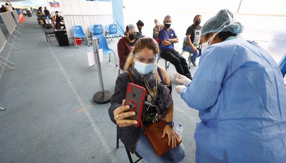 Este martes 31 de agosto se inicia vacunación a personas de 34 y 35 años. (Fotos: Eduardo Cavero/@photo.gec)