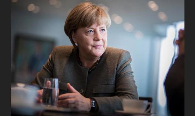 FOTO 1 | 1. Angela Merkel. La Canciller alemana mantiene su primer puesto en el ranking tras su victoria en las pasadas elecciones alemanas. Merkel está en su cargo desde el 2005, intentando mantener intacta la coalición europea así como evitando la creci