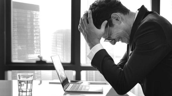 Las personas con síndrome del impostor viven atormentadas con el éxito que consiguen. (Foto: Freepik)