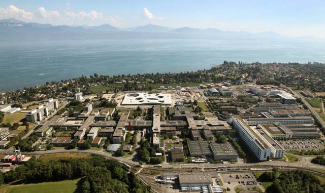 Ecole Polytechnique Fédérale de Lausanne (EPFL). Esta universidad suiza es especialista en formar a futuros físicos e ingenieros. Sus cursos de informática han obtenido una puntuación de 80,7.