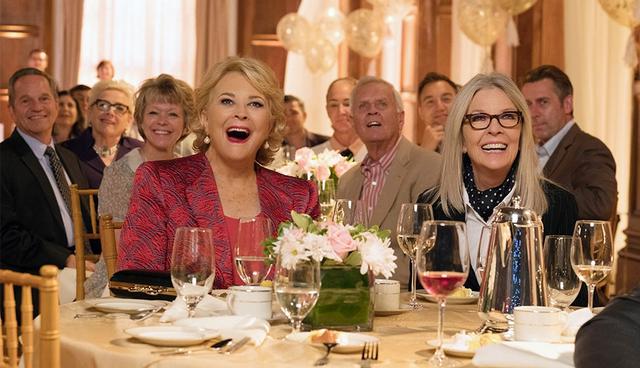 FOTO 10 | Book Club. Un club de viejas amigas se reúne en su clásico club de lectura, pero todo se descontrolará cuando comiencen a leer 50 Shades of Grey. Sumó US$ 1.85 millones. (Foto: IMDB)