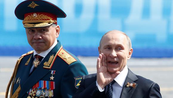 Serguéi Shoigú junto a Vladimir Putin. REUTERS