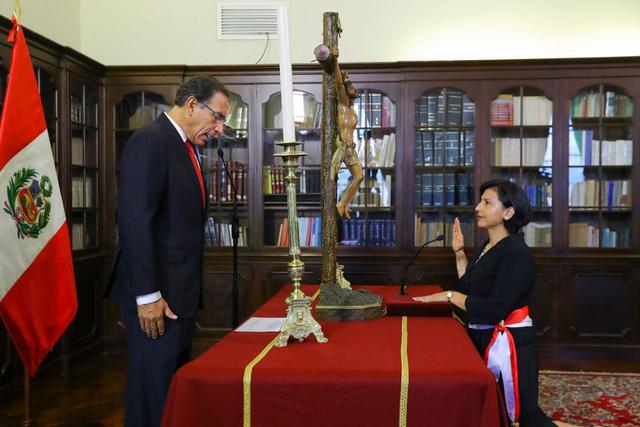 Sylvia Cáceres juró en el cargo de ministra de Trabajo y Promoción del Empleo esta mañana delante del resto del gabinete encabezado por Salvador del Solar. (Foto: Presidencia de la República)
