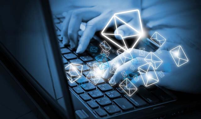 Ten ordenada y actualizada tu red de contactos: escríbeles, salúdalos, interésate en ellos, que sepan que son importantes para ti.