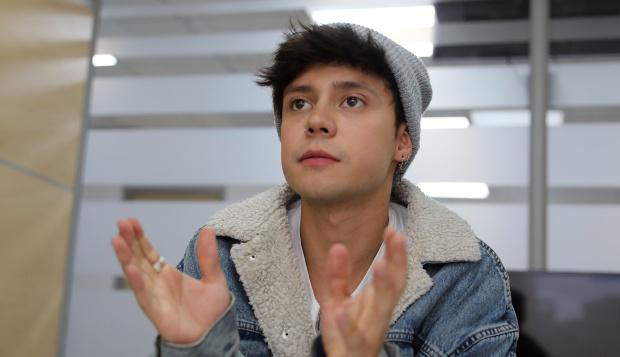 El youtuber colombiano Mario Ruiz habla con Efe este miércoles en Bogotá. (Foto: EFE)