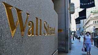 Wall St. quiere empleados en oficinas, pero el virus no coopera