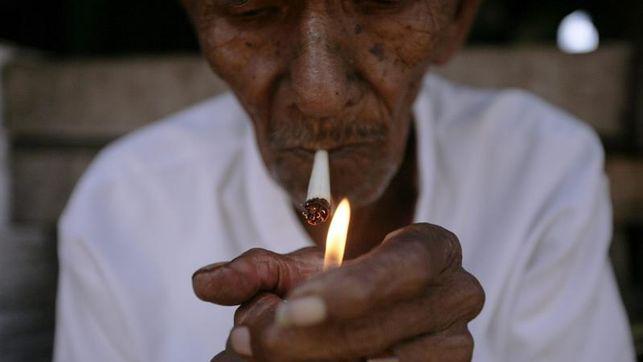 Según el Departamento de Justicia, los anuncios incluirán algunas de estas frases: "fumar mata, de media, a 1,200 estadounidenses al día"; "fumar es altamente adictivo, la nicotina es la droga que causa la adicción al tabaco"; y "las tabacaleras intencionalmente diseñaron los cigarrillos con suficiente nicotina para crear y mantener esa adicción".