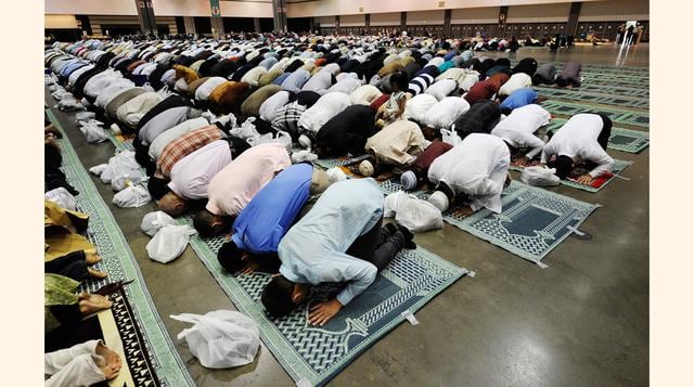 Sin embargo, de seguir las tendencias demográficas, el número de musulmanes será casi igual al número de cristianos en todo el mundo: 2,800 millones de musulmanes, o 30% de la población mundial, y 2,900 millones de cristianos, o 31%, posiblemente por prim