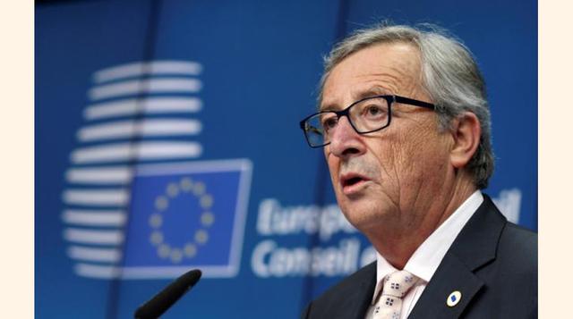 El presidente de la Comisión Eurpea, Jean-Claude Juncker, propuso una fórmula para distribuir a los refugiados en función de la fortaleza económica y la población de los países miembros. Los países podrían contribuir con dinero para no hacer frente a sus 