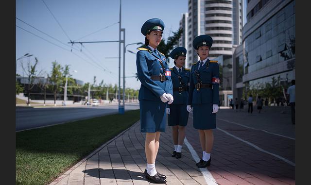 "El gran líder les expresa su amor y afecto inagotable", añade el responsable del ministerio. "Por eso lo hacen lo mejor posible, para recompensar el gran amor del gran presidente y mariscal respetado Kim Jong-Un". (FOTO: AFP)