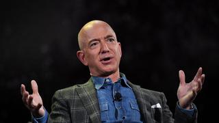 Jeff Bezos dona US$ 100 millones a fundación de Barack Obama