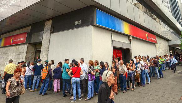 Entidades financieras y casas de cambio dicen que no negociarían con el petro en Venezuela. (Foto: AFP)