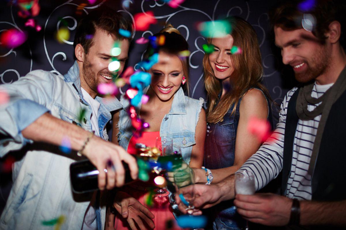 Es casi una tradición que las empresas realicen reuniones a semanas de acabar el año con el fin de confraternizar y aprovechar para realizar un balance del año laboral (Foto: Pixabay)