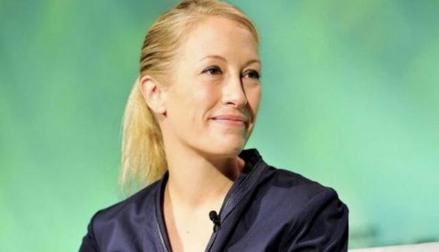 FOTO 9 | 9. Julia Hartz: Cofundadora y CEO Eventbrite.
A Julia Hartz le dijeron que no debía tener miedo, pero “esto es imposible porque los seres humanos tenemos el miedo de manera intrínseca, es parte de nuestra supervivencia. Creo que es mejor analizar tus miedos y dividirlos en compartimentos. Hay miedos irracionales que deberías meter en una caja y poner en el clóset, pero también hay miedos garantizados a los que debes prestar atención mientras piensas en los retos que tienes delante. Te vas a encontrar con situaciones en las que tendrás que pelear o huir en las que necesitarás actuar sin miedo, pero sentir un poquito de miedo no siempre es algo malo.”

El miedo tiene sus beneficios, incluso para los emprendedores exitosos, y así lo ha aprendido Hartz. El miedo te advierte cuando sales de tu zona de confort y te empuja a actuar cuando hay cosas importantes. Su política para separar los miedos válidos de los irracionales es bastante sólida, porque los humanos solemos agrandar nuestros miedos más allá de lo real. Aprender a reconocer las preocupaciones irracionales y las válidas te muestra en lo que debes enfocarte realmente. (Foto: Getty)