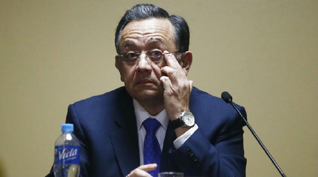 Miércoles 28. Informe final de comisión parlamentaria recomienda salida de "Edgar Alarcón de la Contraloría":http://gestion.pe/politica/comision-congreso-recomienda-salida-contralor-edgar-alarcon-2193792. Grupo de trabajo parlamentario encontró 