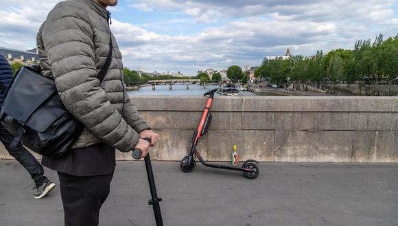 Para justificar el riesgo de conducir una patineta y el caos que crean los dispositivos para los peatones, el nuevo modo de transporte debe resolver algunos problemas de movilidad.