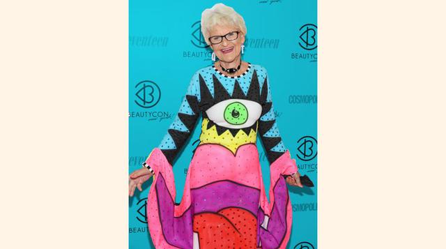 Helen Van Winkle. Esta mujer de 87 años, utilizó las redes para hacer frente a la muerte de su marido. Dos años después de lanzar su cuenta @baddiewinkle, ya tiene unos 1.8 millones de seguidores, entre ellos Miley Cyrus y Nicole Richie.