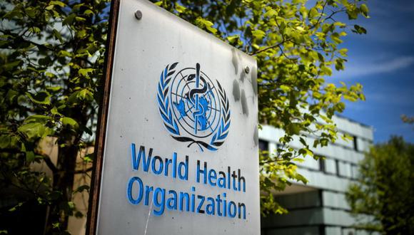 Un letrero de la Organización Mundial de la Salud (OMS) en la entrada de su sede en Ginebra en medio del brote de coronavirus Covid-19. (Foto: Archivo/ Fabrice COFFRINI / AFP)