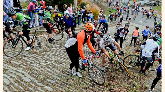 Canton Avenue, en Pittsburgh, es la calle más cruel del mundo. Y esta sí que es para valientes, pese a quedarse sin la titulitis del Guinness. Canton Avenue, en Pittsburgh, es la calle más cruel del mundo. Y para colmo, ¡adoquinada! Pero, ¿qué pasa cuando