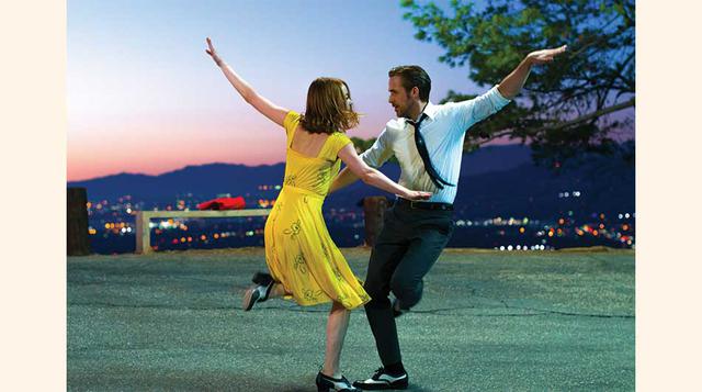 (Musical o comedia) La La Land. Damien Chazelle, el director de la genial Whiplash, presenta lo que muchos consideran su obra maestra. La La Land es una oda a la música y al Hollywood de los años 50. Un pianista de jazz se enamora de una joven actriz, y d