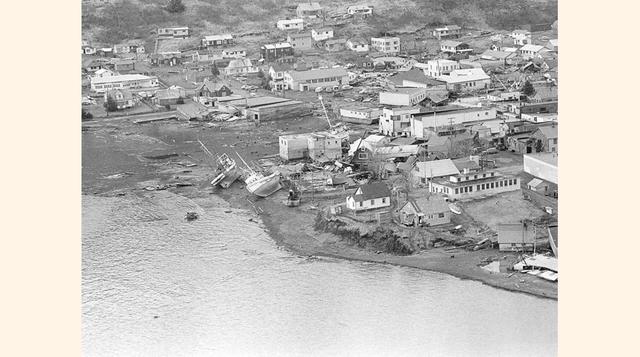 Alaska, 28 de marzo de 1964 y 2 de abril de 1965. El primer terremoto fue de una magnitud de 9.1. Deslizamientos y levantamiento de tierra de hasta 11 metros de altura fueron las menores consecuencias que produjo el terremoto que azotó la entrante del gol