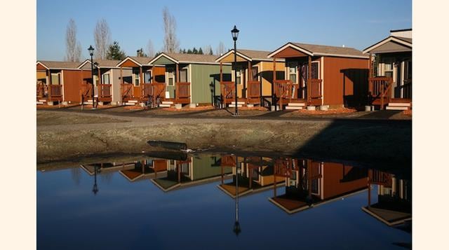 Muchos quieren evitar pasar décadas en trabajos que no desean para tener salarios suficientes que les permitan pagar los préstamos de adquirir una vivienda. (Foto: shareable)