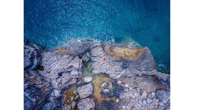 'La dama de rojo' – Placido Faranda (Italia), Abierto, Viajes.