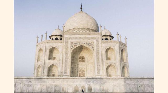 Taj Mahal, Agra, India.