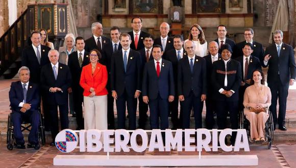 Los líderes de Iberoamérica posan para la foto oficial de la XXVI Cumbre Iberoamericana en Antigua Guatemala el 16 de noviembre de 2018. (Foto referencial: Reuters)