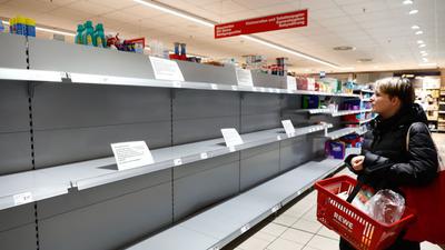 El efecto de las compras masivas en supermercados se ha dado en todas partes del mundo. (Foto: Reuters)