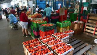 Papa, zanahoria y tomate entre los seis alimentos con alza mayor al 50% en un día, por paro en transporte