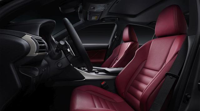 Otro aspecto a destacar es el control de temperatura táctil del aire acondicionado, donde fácilmente se puede regular deslizando el dedo hacia arriba o hacia abajo en el interruptor electrostático en forma de barra, o sencillamente tocando la mitad superi