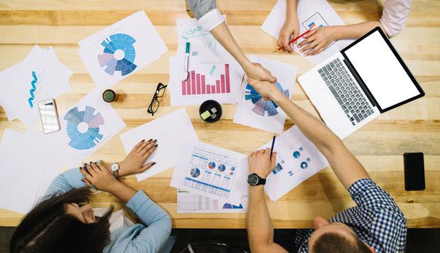 FOTO 2 | 2. Formaliza tu misión

Sabes cuál es tu visión, ahora necesitas describir lo que vas a hacer para conseguirla de una manera breve y accesible. Debes mostrar esta declaración para que tú y tu equipo puedan verla y recordar porqué hacen lo que hacen todos los días. (Foto: Freepik)