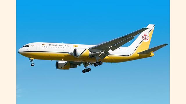 Boeing 747 – El Boeing del Sultán de Brunei. El precio original de este avión fue de US$ 100 millones, pero una vez personalizado se elevó su valor a más de US$ 200 millones. Cuenta con lavamanos de oro sólido, y los dormitorios, la sala de estar y hasta 