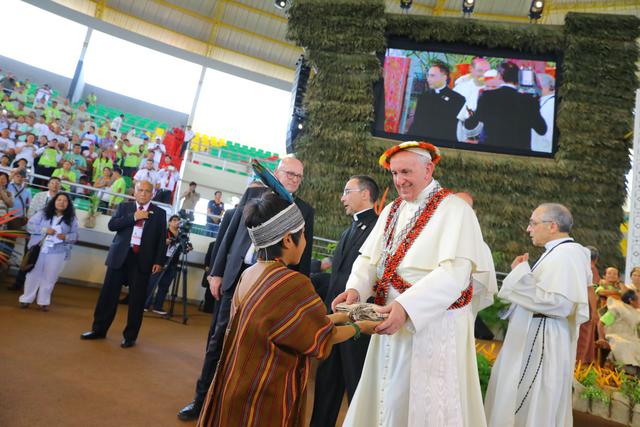 Foto 6 | "Hemos de romper el paradigma histórico que considera la Amazonía como una despensa inagotable de los Estados sin tener en cuenta a sus habitantes", dijo el papa argentino.