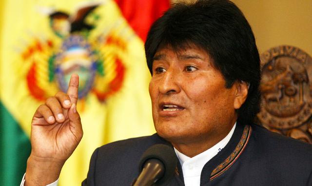 FOTO 5 | A FAVOR. BOLIVIA. El presidente de Bolivia, Evo Morales, denunció que la exclusión del presidente de Venezuela, Nicolás Maduro, responde a un “plan golpista de EEUU”. “Por orden de Trump, el Grupo de Lima viola principio de no intervención”, escribió Morales en Twitter en referencia al presidente de Estados Unidos, Donald Trump. “Atenta contra Venezuela al cancelar invitación al hermano Presidente Maduro. Rechazamos que países de la región se presten a plan golpista de EEUU”, criticó el mandatario boliviano.