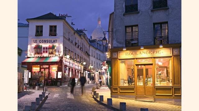 Rue Norvins (París). Quizás París es la ciudad más difícil en esto de decantarse por una calle bonita. La adoquinada Rue Oberkampf, repleta de pequeñas cafeterías y diminutos bares, perfecta para tomarse unas copas y olvidarse de la vida urbanita entre ár