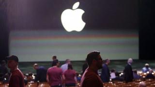 Apple anuncia 1,000 nuevos empleos en Irlanda antes de decisión de UE sobre impuestos