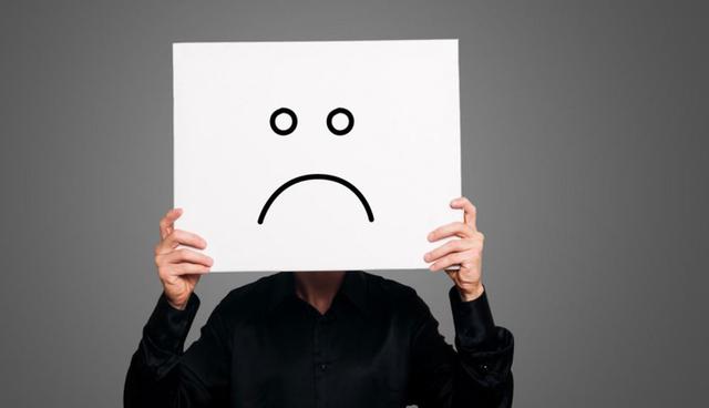 FOTO 9 | 9. Te vuelves negativo. Los pensamientos negativos se han apoderado de ti: pase lo que pase, todo está mal. Ver el lado negativo de todas las cosas es señal de que no estás disfrutando lo que haces y de que tus actividades diarias te están abrumando.