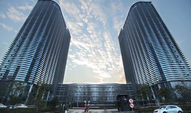 5. Chen Chunmei y su esposo Gong Hongjia. La multimillonaria 52 años de China deriva su riqueza de uno de los mayores proveedores mundiales de productos de videovigilancia, Hikvision Digital Technology. Patrimonio neto: US$ 5.3 mil millones. Nacionalidad: