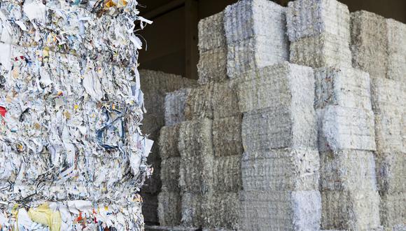 El estudio recuerda que, aunque la fabricación de papel nuevo a partir de árboles consume más energía que el reciclaje, ésta procede del llamado 'licor negro' -un subproducto bajo en carbono que se obtiene en el proceso de fabricación de pasta de madera (celulosa)-, mientras que el reciclaje depende de los combustibles fósiles y la electricidad. (Foto: iStock)